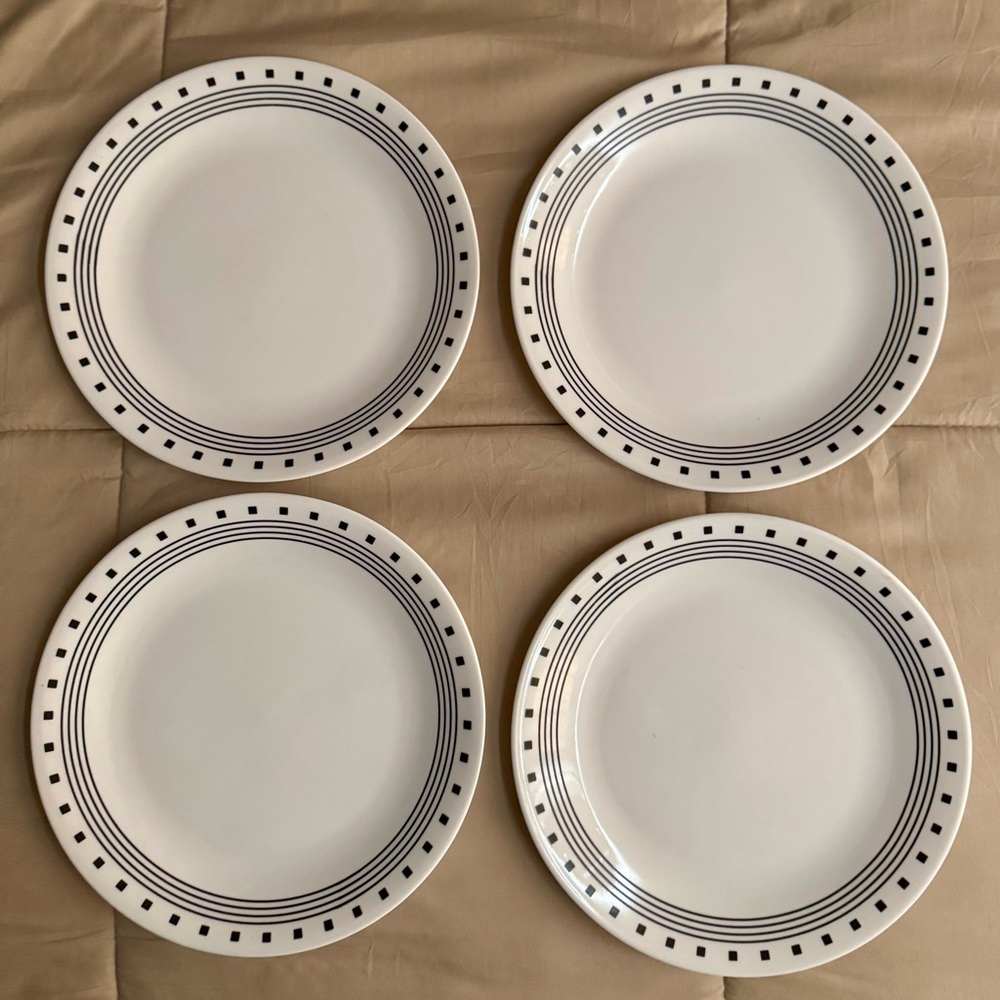 Corelle Vitrelle (4) White Dinner Plates and (4) Bowls with Black Patterns